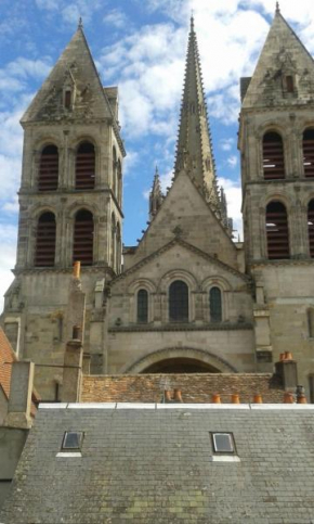 Chambre d'hôte au 3ème étage d'une maison de chanoine